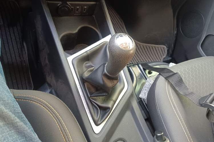 Used CHANGAN KAICHENG Ruixing M60 2023 1.5L GDI Comfort-Class Passenger Vehicle 6/7 Seats Gear Lever