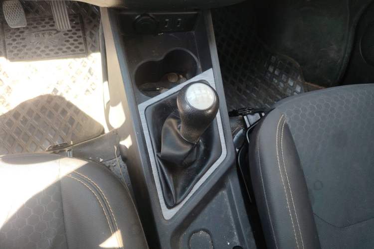 Used CHANGAN KAICHENG Ruixing M60 2023 1.5L GDI Comfort-Class Passenger Vehicle 6/7 Seats Gear Lever