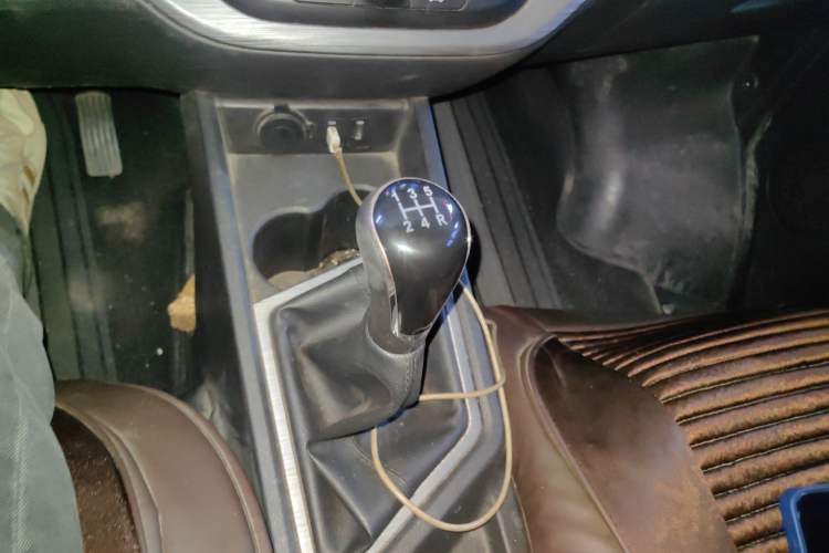 Used CHANGAN KAICHENG Ruixing M60 2023 1.6L CNG Comfort-Grade 6-Seater Passenger Vehicle Gear Lever