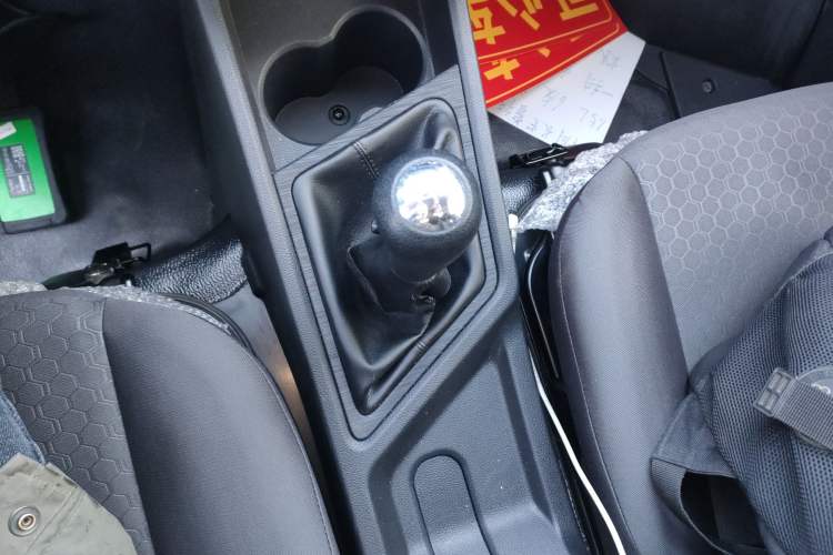 Used CHANGAN KAICHENG Ruixing M60 2023 1.5L GDI Comfort-Class Passenger Vehicle 6/7 Seats Gear Lever