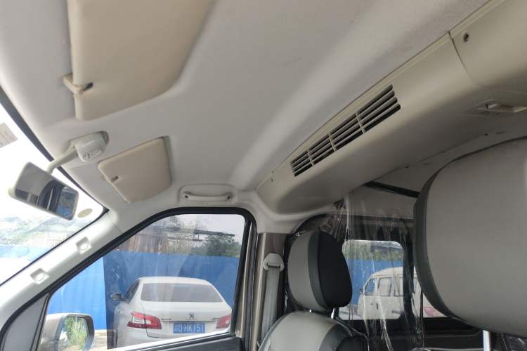 Used CHANGAN KAICHENG Ruixing M60 2023 1.6L CNG Comfort-Grade 6-Seater Passenger Vehicle Headliner