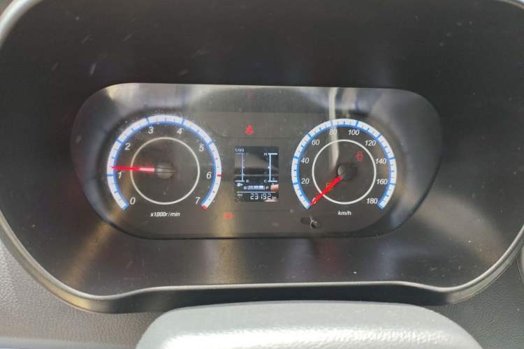 Used CHANGAN KAICHENG Ruixing M60 2023 1.6L CNG Comfort-Grade 6-Seater Passenger Vehicle Instrument Cluster
