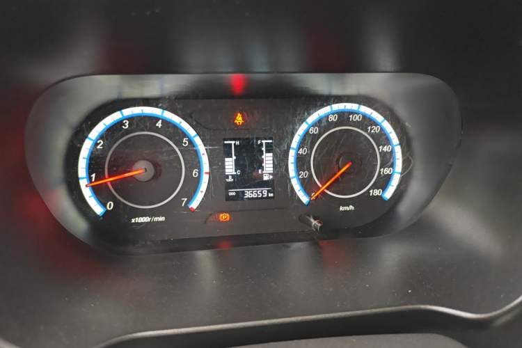 Used CHANGAN KAICHENG Ruixing M60 2023 1.5L GDI Comfort-Class Passenger Vehicle 6/7 Seats Instrument Cluster