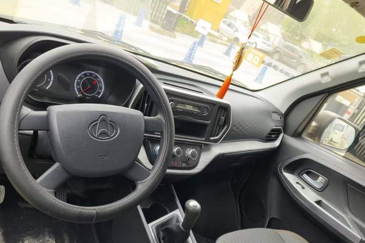 Used CHANGAN KAICHENG Ruixing M60 2023 1.5L GDI Comfort-Class Passenger Vehicle 6/7 Seats Interior 4
