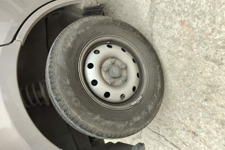 Used CHANGAN KAICHENG Ruixing M60 2023 1.6L CNG Comfort-Grade 6-Seater Passenger Vehicle Left Front Wheel Hub