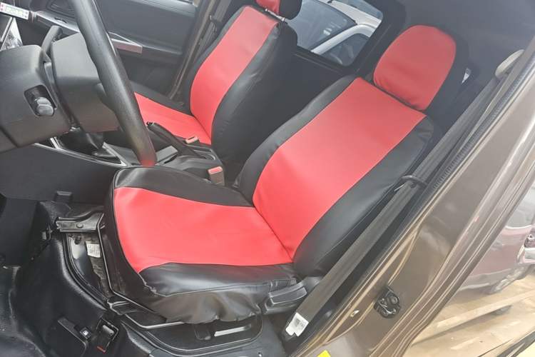 Used CHANGAN KAICHENG Ruixing M60 2023 1.5L GDI Comfort-Class Passenger Vehicle 6/7 Seats Left Rear Seat