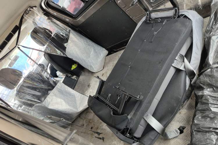 Used CHANGAN KAICHENG Ruixing M60 2023 1.6L CNG Comfort-Grade 6-Seater Passenger Vehicle Left Rear Seat