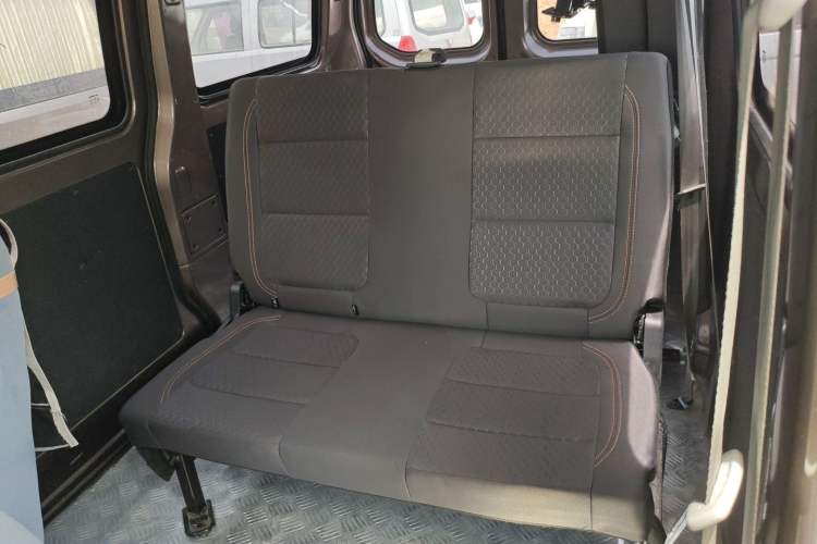Used CHANGAN KAICHENG Ruixing M60 2023 1.6L CNG Comfort-Grade 6-Seater Passenger Vehicle Left Rear Seat