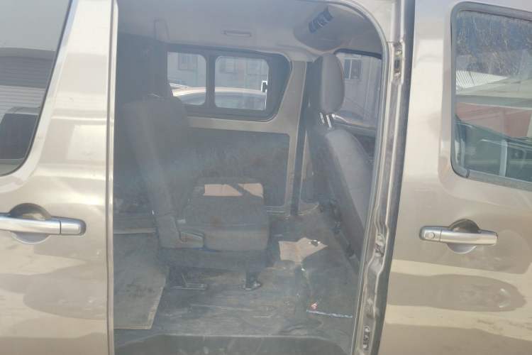 Used CHANGAN KAICHENG Ruixing M60 2023 1.5L GDI Comfort-Class Passenger Vehicle 6/7 Seats Left Rear Seat