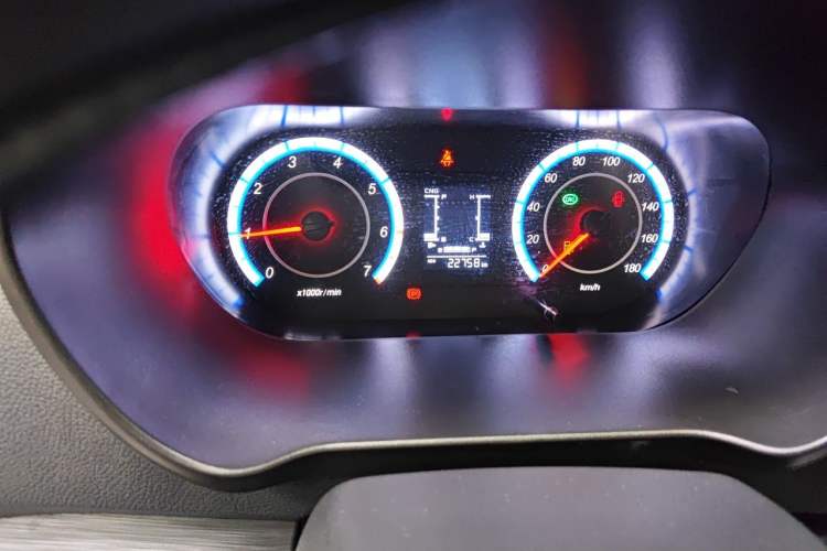 Used CHANGAN KAICHENG Ruixing M60 2023 1.6L CNG Comfort-Grade 6-Seater Passenger Vehicle Odometer Close Up