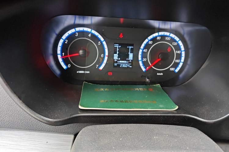 Used CHANGAN KAICHENG Ruixing M60 2023 1.6L CNG Comfort-Grade 6-Seater Passenger Vehicle Odometer Close Up