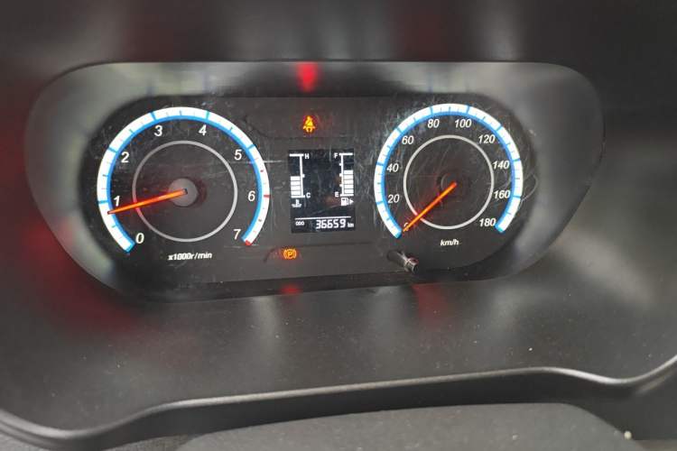 Used CHANGAN KAICHENG Ruixing M60 2023 1.5L GDI Comfort-Class Passenger Vehicle 6/7 Seats Odometer Close Up