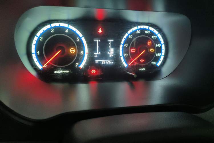 Used CHANGAN KAICHENG Ruixing M60 2023 1.5L GDI Comfort-Class Passenger Vehicle 6/7 Seats Odometer Close Up