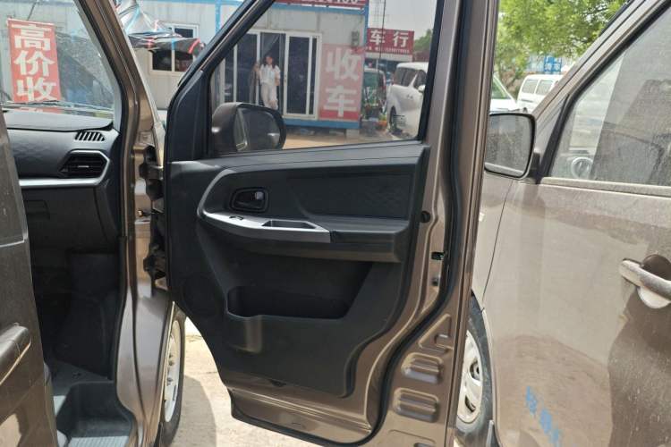 Used CHANGAN KAICHENG Ruixing M60 2023 1.6L CNG Comfort-Grade 6-Seater Passenger Vehicle Right Front Door Interior