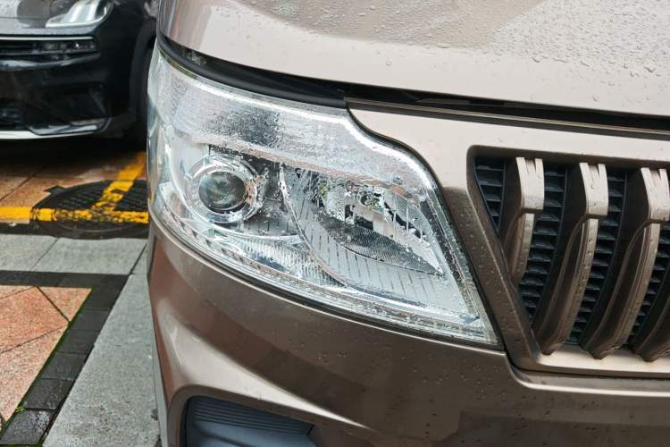 Used CHANGAN KAICHENG Ruixing M60 2023 1.5L GDI Comfort-Class Passenger Vehicle 6/7 Seats Right Front Headlight