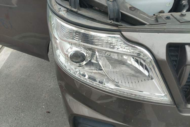 Used CHANGAN KAICHENG Ruixing M60 2023 1.6L CNG Comfort-Grade 6-Seater Passenger Vehicle Right Front Headlight