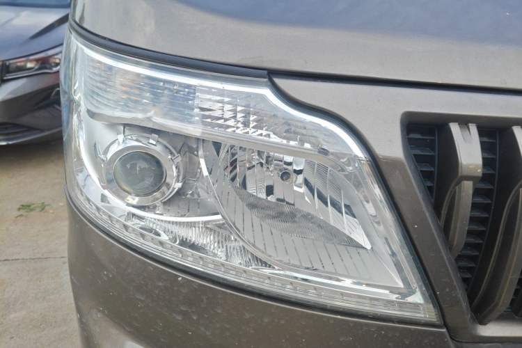 Used CHANGAN KAICHENG Ruixing M60 2023 1.5L GDI Comfort-Class Passenger Vehicle 6/7 Seats Right Front Headlight