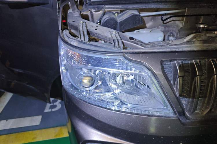 Used CHANGAN KAICHENG Ruixing M60 2023 1.5L GDI Comfort-Class Passenger Vehicle 6/7 Seats Right Front Headlight