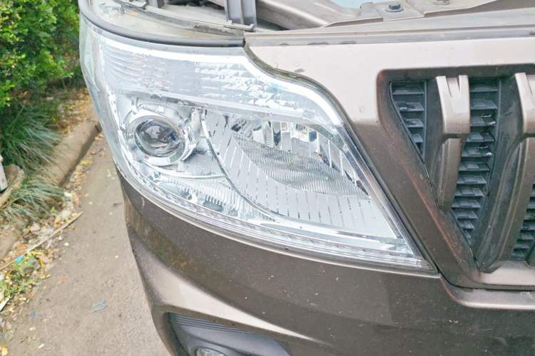 Used CHANGAN KAICHENG Ruixing M60 2023 1.5L GDI Elite-Class Passenger Vehicle 6/7 Seats Right Front Headlight