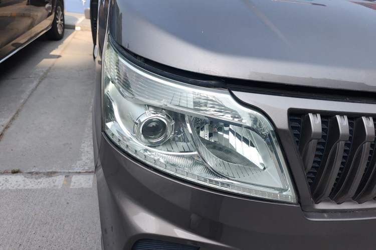 Used CHANGAN KAICHENG Ruixing M60 2023 1.5L GDI Comfort-Class Passenger Vehicle 6/7 Seats Right Front Headlight