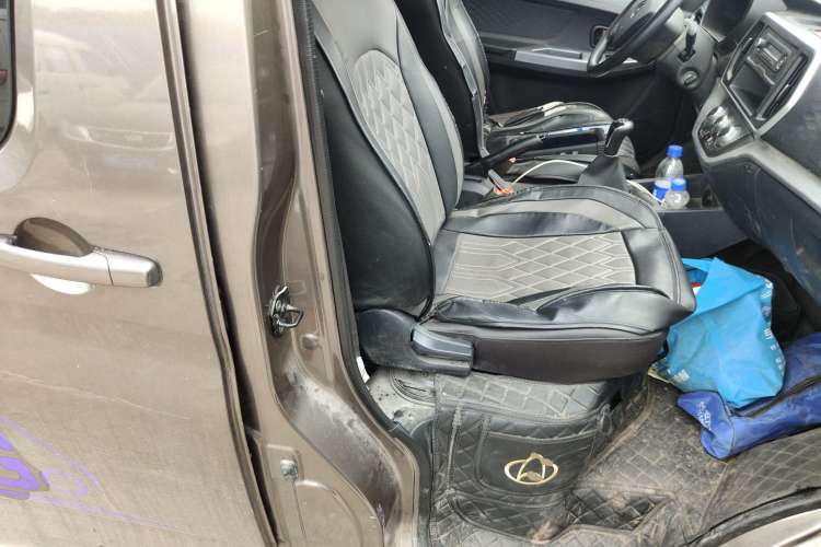 Used CHANGAN KAICHENG Ruixing M60 2023 1.6L CNG Comfort-Grade 6-Seater Passenger Vehicle Right Front Seat