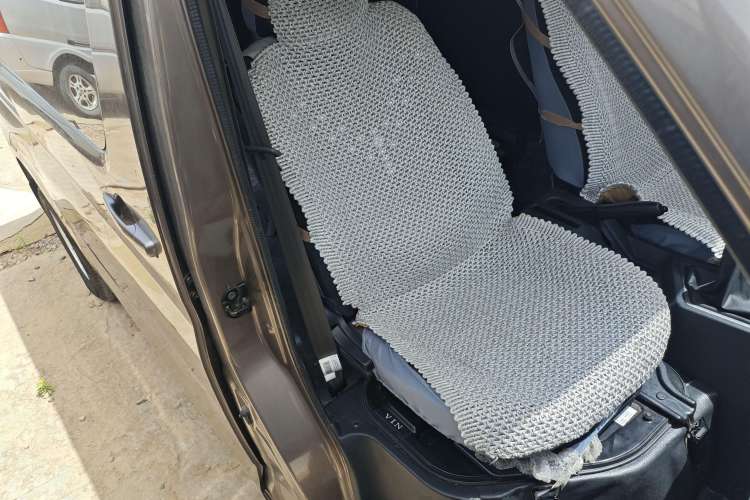 Used CHANGAN KAICHENG Ruixing M60 2023 1.6L CNG Comfort-Grade 6-Seater Passenger Vehicle Right Front Seat