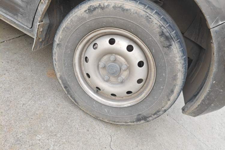 Used CHANGAN KAICHENG Ruixing M60 2023 1.5L GDI Comfort-Class Passenger Vehicle 6/7 Seats Right Front Wheel Hub