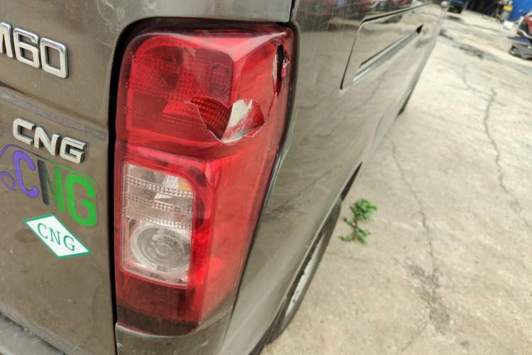 Used CHANGAN KAICHENG Ruixing M60 2023 1.6L CNG Comfort-Grade 6-Seater Passenger Vehicle Right Rear Taillight