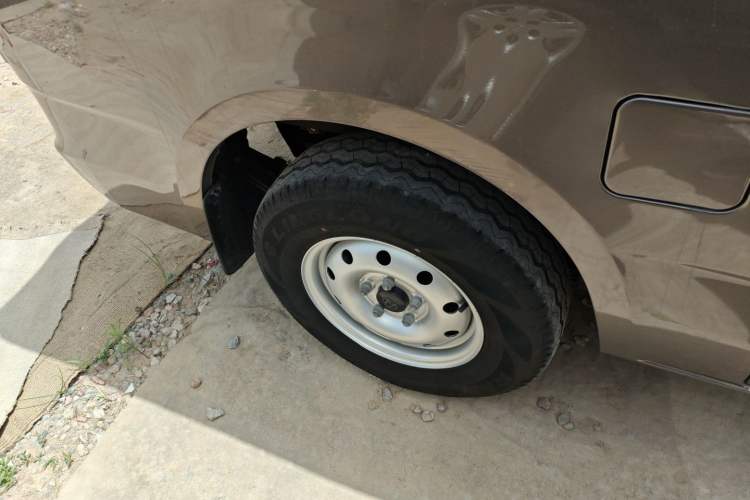 Used CHANGAN KAICHENG Ruixing M60 2023 1.6L CNG Comfort-Grade 6-Seater Passenger Vehicle Right Rear Wheel Hub