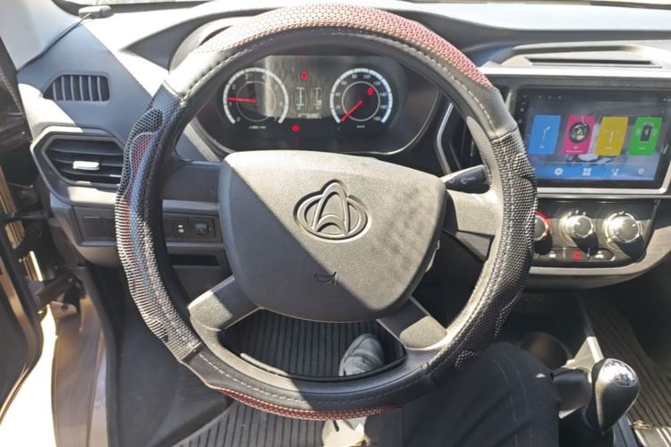 Used CHANGAN KAICHENG Ruixing M60 2023 1.5L GDI Comfort-Class Passenger Vehicle 6/7 Seats Steering Wheel