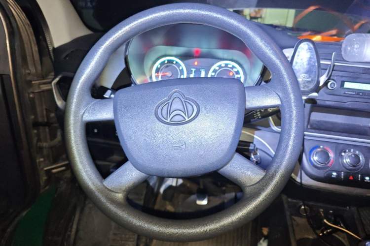 Used CHANGAN KAICHENG Ruixing M60 2023 1.5L GDI Comfort-Class Passenger Vehicle 6/7 Seats Steering Wheel