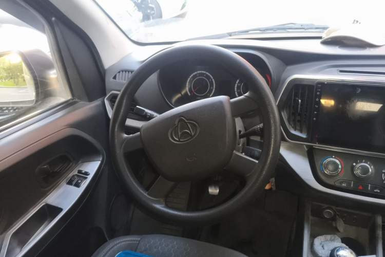 Used CHANGAN KAICHENG Ruixing M60 2023 1.5L GDI Comfort-Class Passenger Vehicle 6/7 Seats Steering Wheel