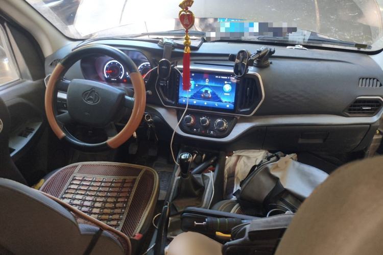 Used CHANGAN KAICHENG Ruixing M60 2023 1.6L CNG Comfort-Grade 6-Seater Passenger Vehicle Center Console