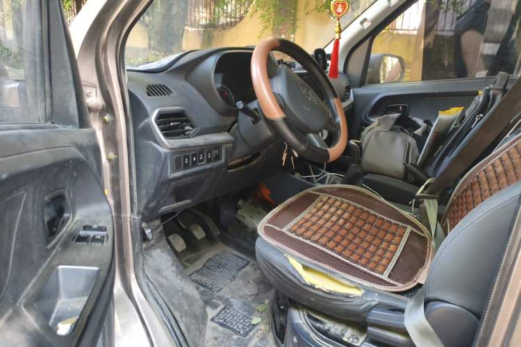 Used CHANGAN KAICHENG Ruixing M60 2023 1.6L CNG Comfort-Grade 6-Seater Passenger Vehicle Driver Seat