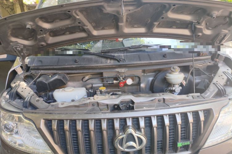 Used CHANGAN KAICHENG Ruixing M60 2023 1.6L CNG Comfort-Grade 6-Seater Passenger Vehicle Engine Bay