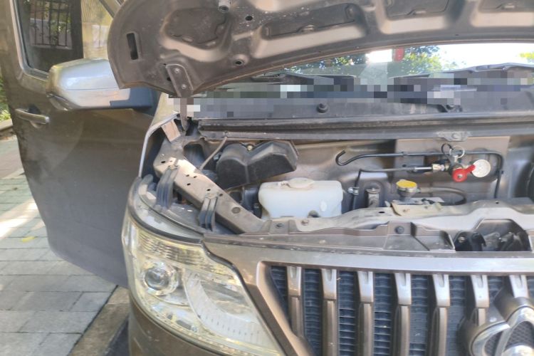 Used CHANGAN KAICHENG Ruixing M60 2023 1.6L CNG Comfort-Grade 6-Seater Passenger Vehicle Engine Bay Right