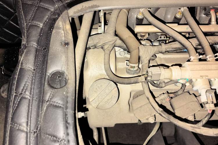Used CHANGAN KAICHENG Ruixing M60 2023 1.6L CNG Comfort-Grade 6-Seater Passenger Vehicle Engine Bay Right