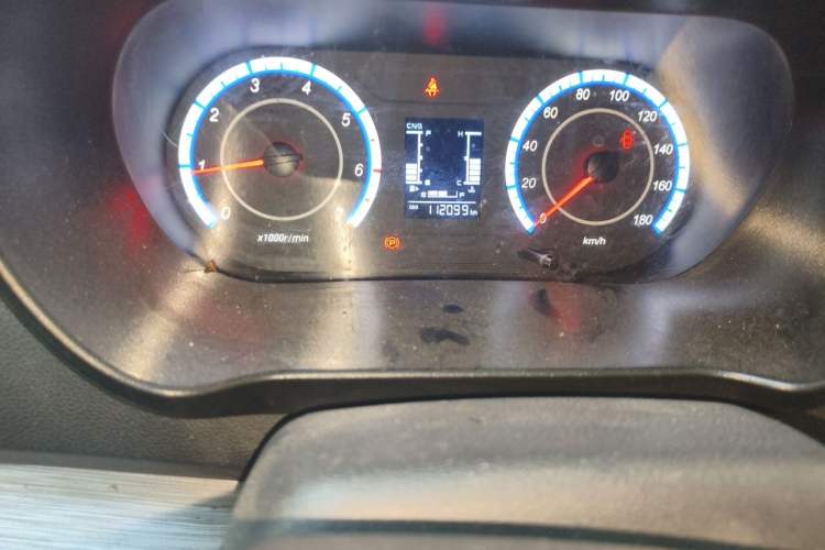 Used CHANGAN KAICHENG Ruixing M60 2023 1.6L CNG Comfort-Grade 6-Seater Passenger Vehicle Odometer Close Up