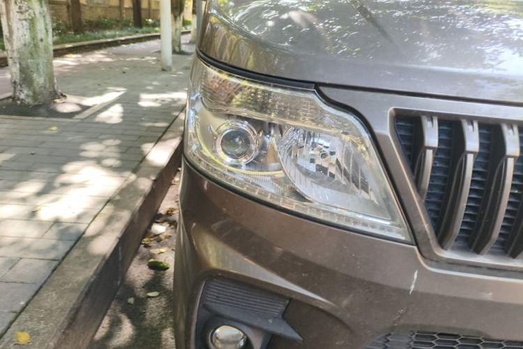 Used CHANGAN KAICHENG Ruixing M60 2023 1.6L CNG Comfort-Grade 6-Seater Passenger Vehicle Right Front Headlight