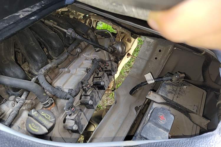 Used CHANGAN KAICHENG Ruixing M60 2023 1.5L GDI Base Model 2-Seat Van Engine Bay Left
