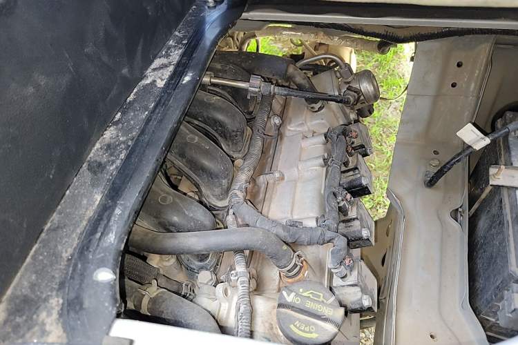 Used CHANGAN KAICHENG Ruixing M60 2023 1.5L GDI Base Model 2-Seat Van Engine Bay Right