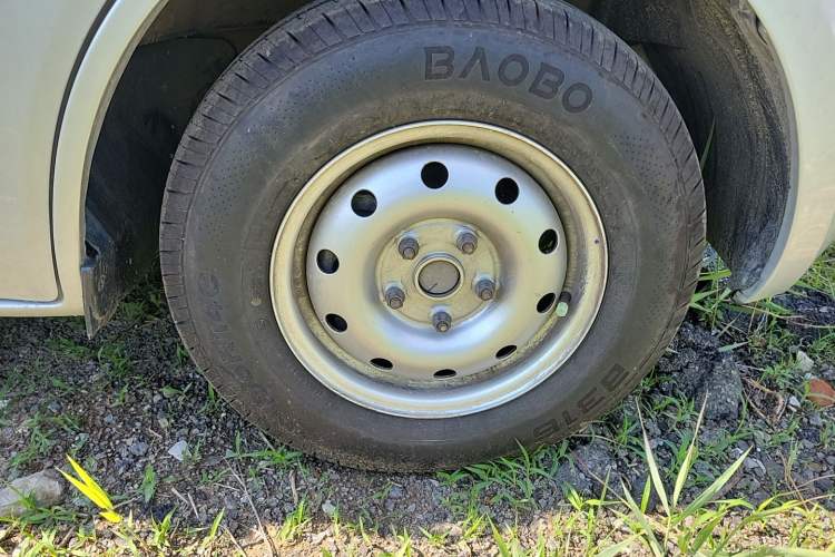 Used CHANGAN KAICHENG Ruixing M60 2023 1.5L GDI Base Model 2-Seat Van Right Front Wheel Hub
