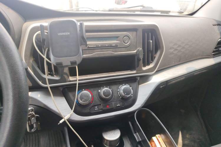 Used CHANGAN KAICHENG Ruixing M60 2023 1.5L GDI Comfort-Class Passenger Vehicle 6/7 Seats Audio And AC Panel