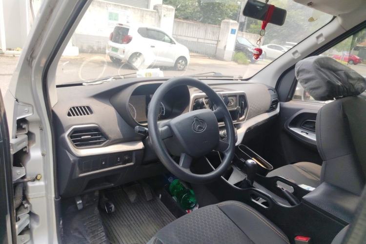 Used CHANGAN KAICHENG Ruixing M60 2023 1.5L GDI Comfort-Class Passenger Vehicle 6/7 Seats Center Console