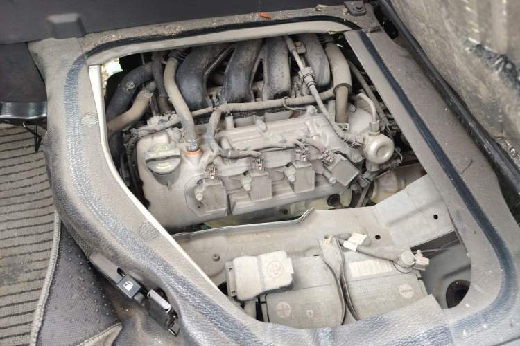 Used CHANGAN KAICHENG Ruixing M60 2023 1.5L GDI Comfort-Class Passenger Vehicle 6/7 Seats Engine Bay