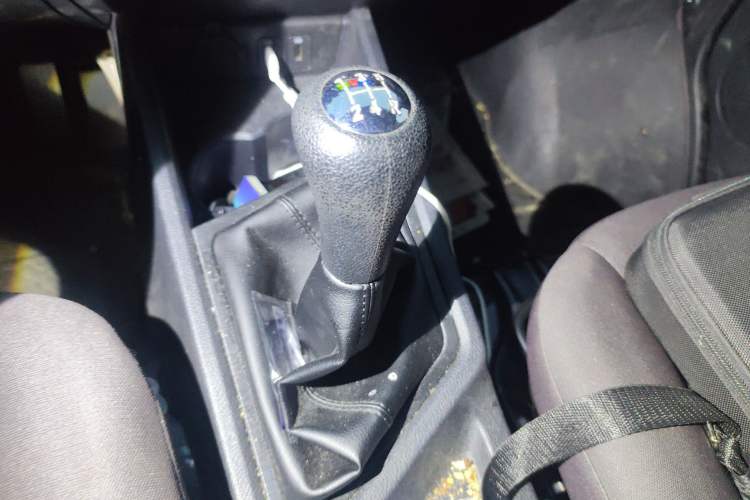 Used CHANGAN KAICHENG Ruixing M60 2023 1.5L GDI Comfort-Class Passenger Vehicle 6/7 Seats Gear Lever