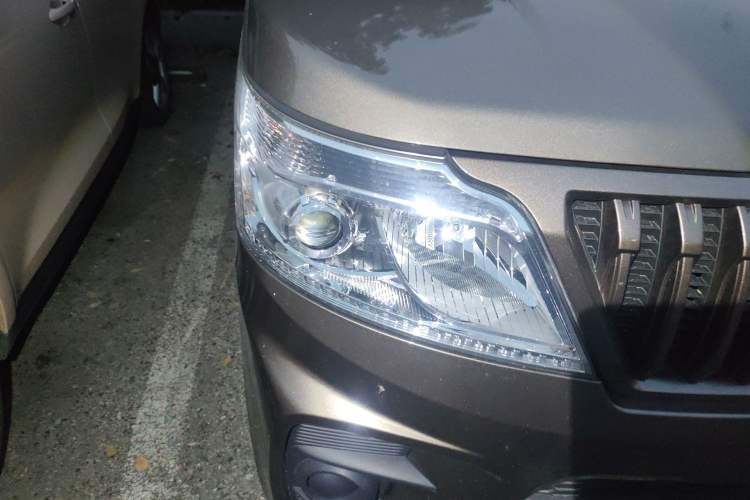 Used CHANGAN KAICHENG Ruixing M60 2023 1.5L GDI Comfort-Class Passenger Vehicle 6/7 Seats Right Front Headlight