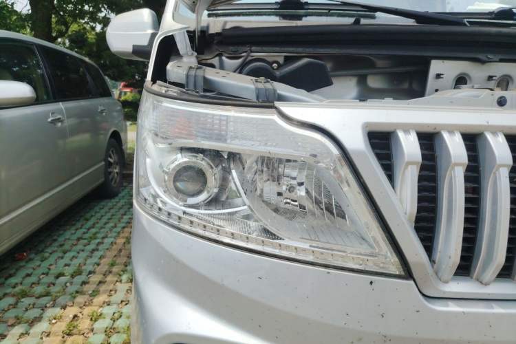 Used CHANGAN KAICHENG Ruixing M60 2023 1.5L GDI Comfort-Class Passenger Vehicle 6/7 Seats Right Front Headlight
