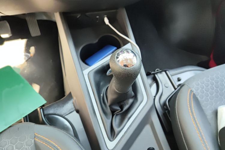 Used CHANGAN KAICHENG Ruixing M60 2023 1.5L GDI Comfort-Class Passenger Vehicle 6/7 Seats Gear Lever