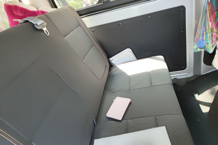 Used CHANGAN KAICHENG Ruixing M60 2023 1.5L GDI Comfort-Class Passenger Vehicle 6/7 Seats Interior 4